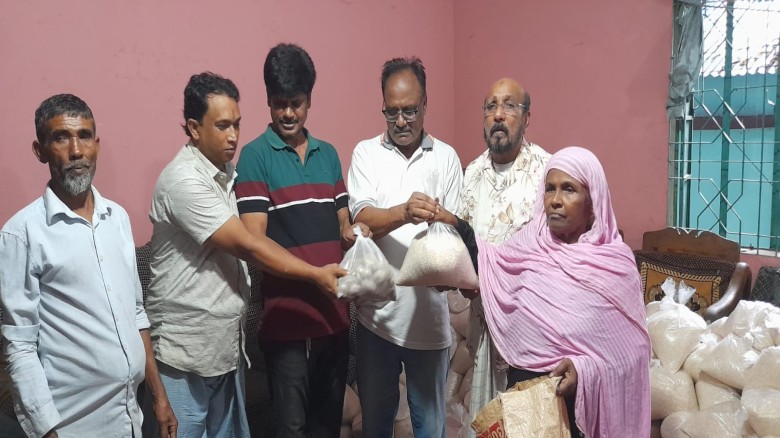 বোয়ালখালীর আমুচিয়া ইউনিয়নে ক্ষতিগ্রস্ত ৪০০ পরিবারের মাঝে ত্র