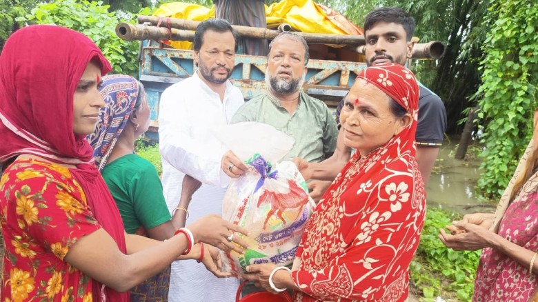 চন্দনাইশে বন্যার্তদের পাশে আল-আমিন মেমোরিয়াল ট্রাস্ট