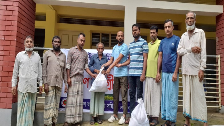 বোয়ালখালীতে বন্যাদুর্গতদের মাঝে চট্টগ্রাম সমিতি ' ঢাকার ত্রা