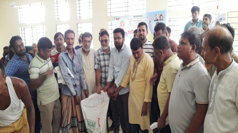 প্রধানমন্ত্রী তারেক রহমানের নির্দেশনায় ও এমপি এরশাদ উল্লাহর পক্ষে ১৫০ পরিবারের মাঝে চাল বিতরণ...