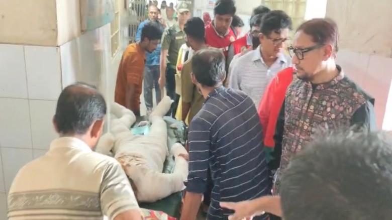 বোয়ালখালীতে লবণ কারখানায় অগ্নিকাণ্ড: দগ্ধ ১০ শ্রমিককে হাসপাত