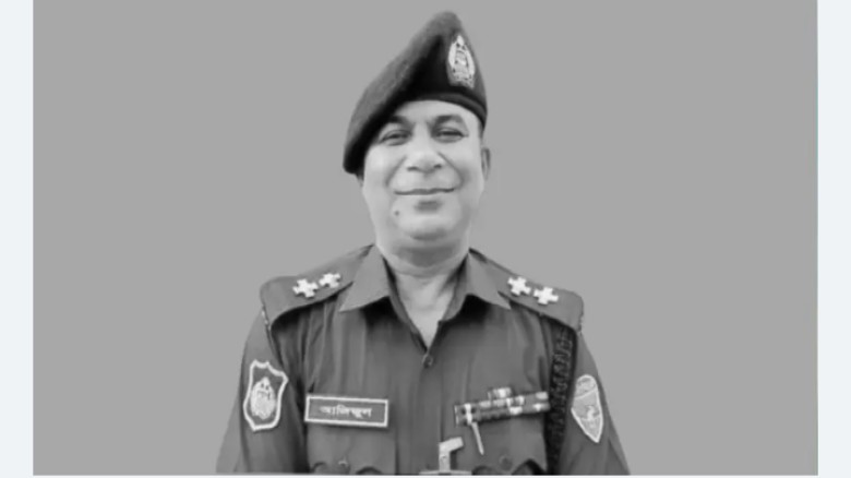 সহকর্মীদের ডাকেও সাড়া নেই, শয়নকক্ষ থেকে এসআই আজিজুলের মরদেহ 
