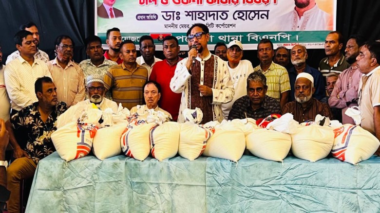পতেঙ্গায় জলাবদ্ধতায় ক্ষতিগ্রস্ত ৫০০ পরিবারের পাশে মেয়র ডা. শ
