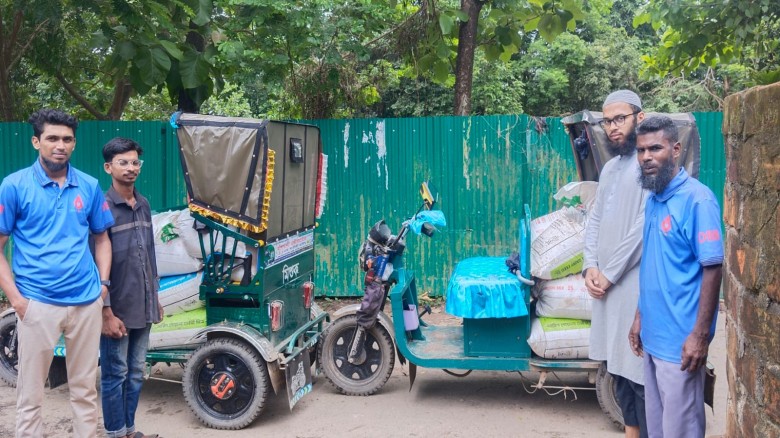 বন্যা-পরবর্তী গোখাদ্য সংকটে অবোলা প্রাণীদের সহায়তায় 'দোহাজার