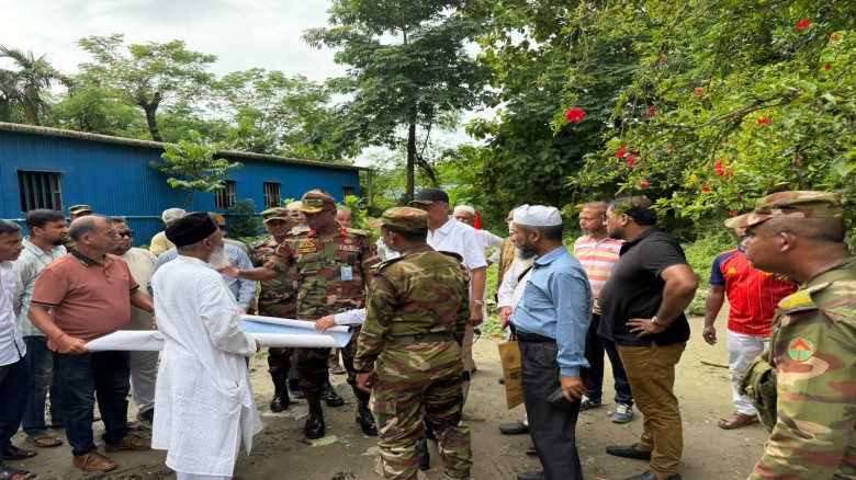 জঙ্গল সলিমপুরের সড়ক সিলিমপুর আবাসিকের ভেতর দিয়ে চায় সেনাবাহি