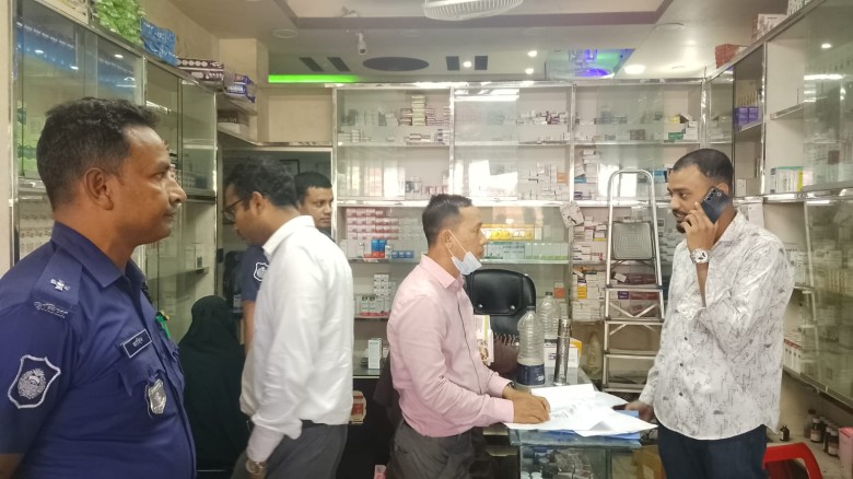 দীঘিনালায় ভ্রাম্যমাণ আদালতের অভিযান অনুমোদনহীন ওষুধ রাখায় 