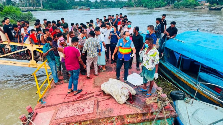 কর্ণফুলীতে খাল থেকে বস্তাবন্দি অর্ধগলিত নারীর মরদেহ উদ্ধার