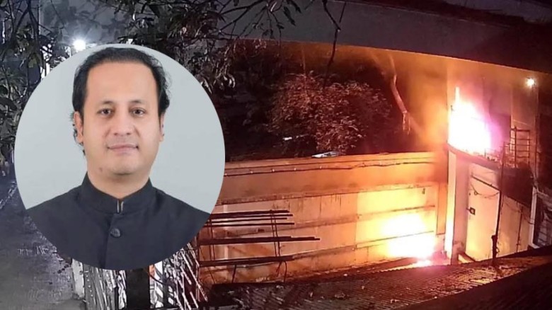 মাস্ক পরে সাবেক শিক্ষামন্ত্রী মহিবুলের বাসায় আগুন