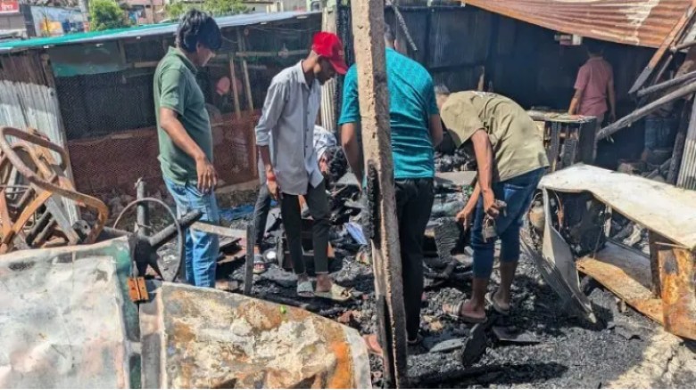 চন্দনাইশে পুড়লো ৬ ব্যবসাপ্রতিষ্ঠান, জায়গার বিরোধে আগুন দেওয়া