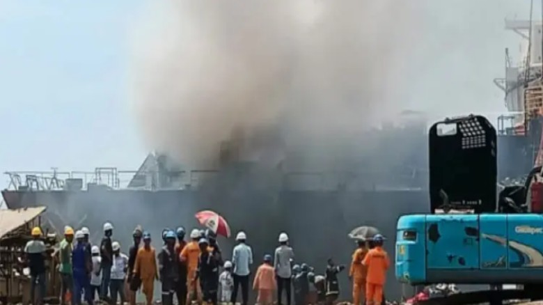 সীতাকুণ্ডে শিপইয়ার্ডে বিষাক্ত গ্যাসে ৫ শ্রমিকের মৃত্যু