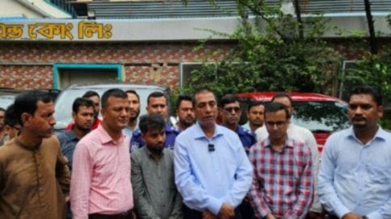 পটিয়ায় খাদ্য উৎপাদনকারী প্রতিষ্ঠান বনফুল ও ফুলকলির পরিদর্শনে