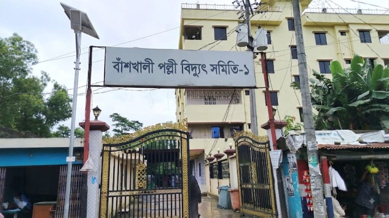 বাঁশখালীতে ঘণ্টার পর ঘণ্টা লোডশেডিং, সঙ্গে ভুতুড়ে বিল! ক্ষোভ