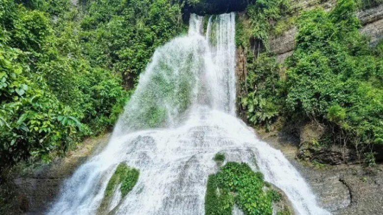 অপরূপ সৌন্দর্যের আরেক নাম নাপিত্তাছড়া ঝরনা