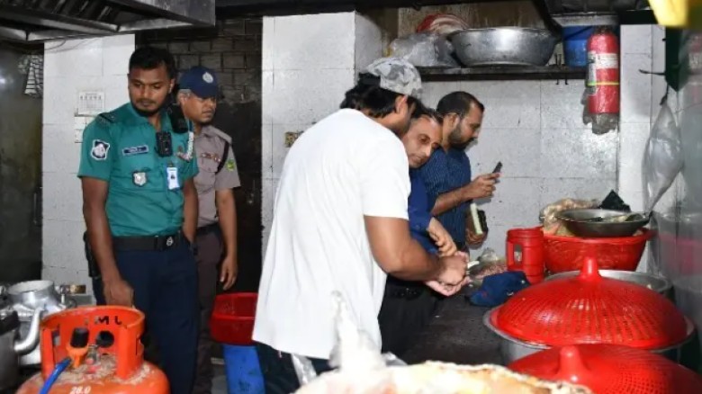 চট্টগ্রামে তিন রেস্টুরেন্ট-বেকারিকে জরিমানা