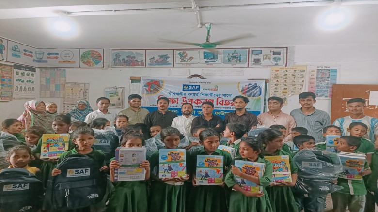 বাঁশখালীতে ২ বিদ্যালয়ের বন্যার্ত শিক্ষার্থীদের মাঝে শিক্ষা উ