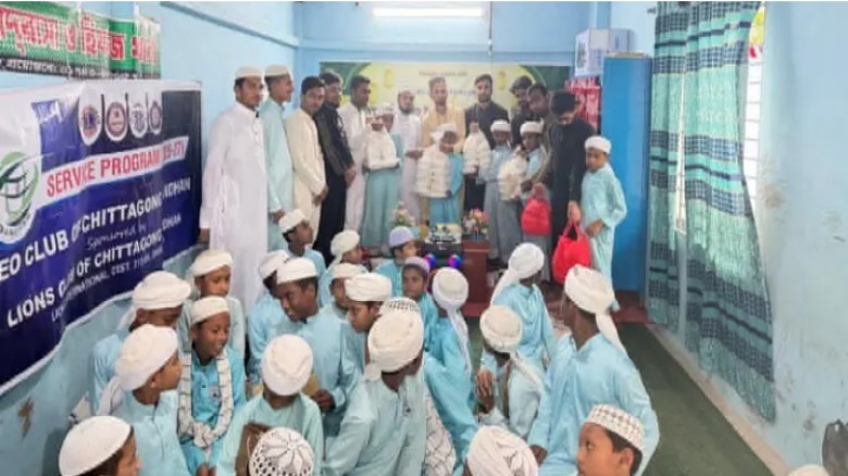 ঈদে মিলাদুন্নবী উপলক্ষে বন্ধন লিও ক্লাবের খাবার বিতরণ