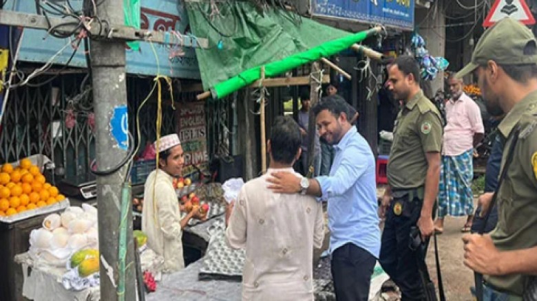 হাটহাজারীতে রাস্তা, ফুটপাত, নালা থেকে দোকান উচ্ছেদে অভিযান, 