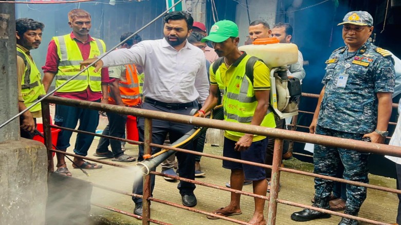 ডেঙ্গু-চিকুনগুনিয়া প্রতিরোধে ৩২, ৩৩ ও ৩৪ নম্বর ওয়ার্ডে চসিকে
