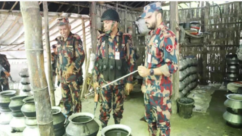 কাপ্তাইয়ে মদের কারখানার সন্ধান, ৬ লাখ টাকার মদ-সরঞ্জাম জব্দ