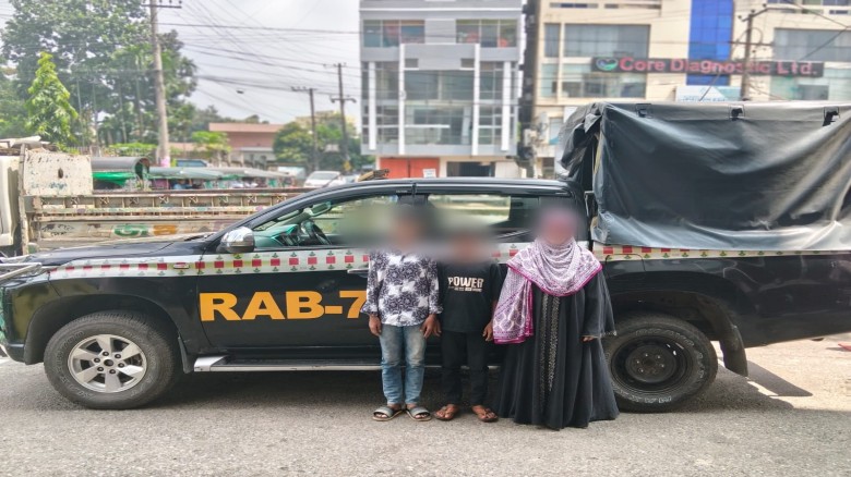 র‌্যাবের অভিযানে শিশুদের পেটে লুকিয়ে ইয়াবা পাচার