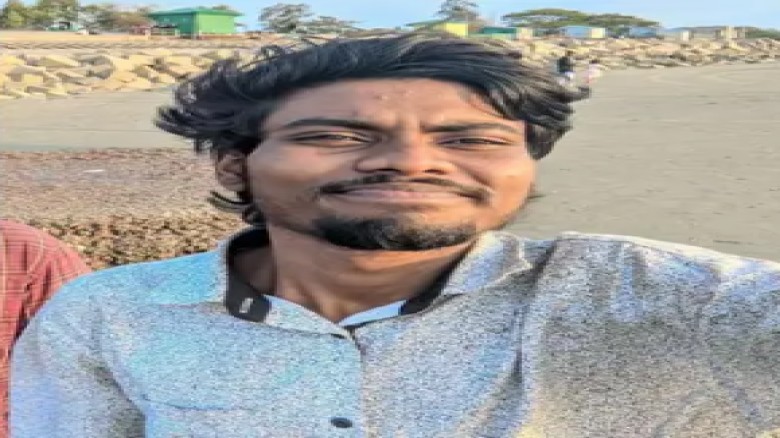 ফেসবুকে ‘মৃত্যুর জন্য কেউ দায়ী নয়’ লিখে নরসুন্দরের আত্মহত্যা