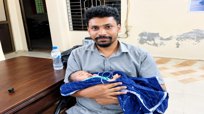 কর্ণফুলীতে চুরি হওয়া ৪১ দিনের শিশু সুবর্ণচর থেকে উদ্ধার