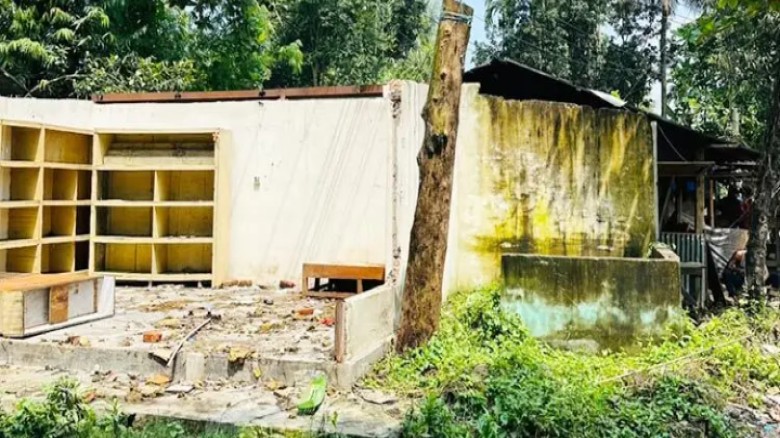 ‘হয় ১৩ লাখ টাকা চাঁদা দে, না হয় এলাকা ছাড়’