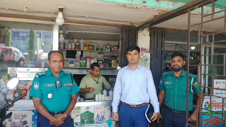 কর্ণফুলীতে ভ্রাম্যমাণ আদালতের অভিযানে ৩ দোকানে ১২ হাজার টাকা