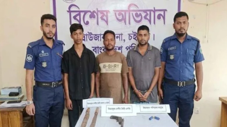 রাউজানে ডাকাতির প্রস্তুতিকালে গ্রেপ্তার ৩, অস্ত্র উদ্ধার
