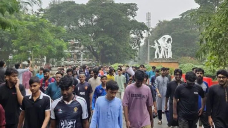 উপাচার্যের পুনর্বহাল দাবিতে আন্দোলন অব্যাহত চুয়েটে, ছুটির দি