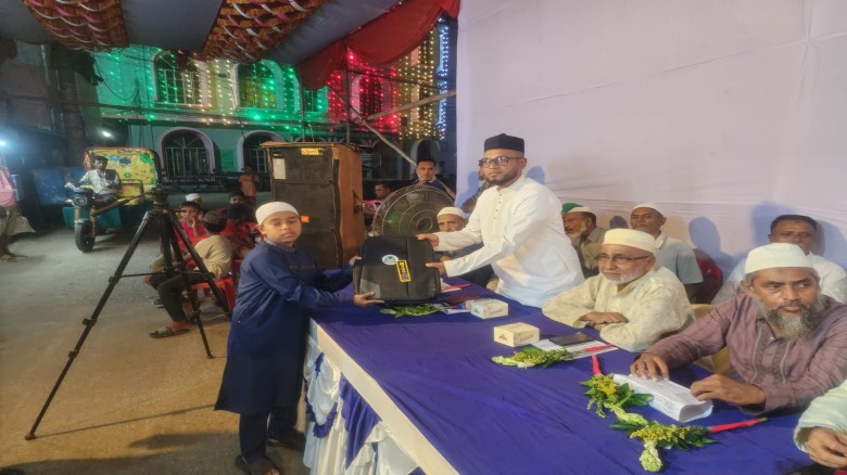ঘাসিয়ার পাড়ায় ফাতেহা ইয়াজ দাহুম উপলক্ষে নাতে রাসুল-কেরাত প্র