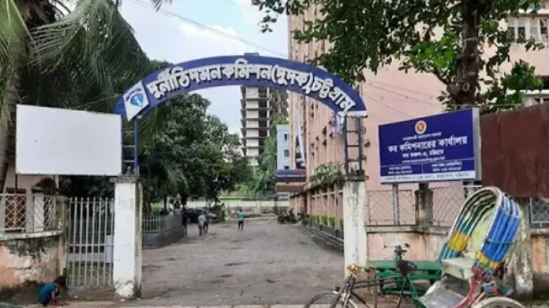 গণপূর্তের নির্বাহী প্রকৌশলীসহ ৮ জনের বিরুদ্ধে মামলা দুদকের