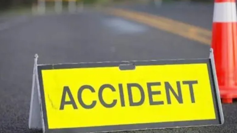 রাতে ট্রাক সকালে পিকআপের ধাক্কায় নারী শ্রমিকসহ নিহত ৩