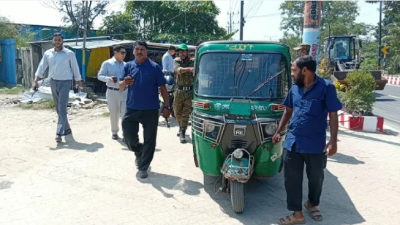 দেশের প্রথম সাইকেল ট্র্যাকে অবৈধ পার্কিং, ৬ হাজার টাকা জরিমা