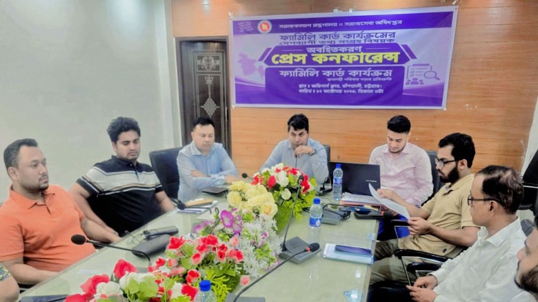 বাঁশখালীতে ফ্যামিলি কার্ডের কার্যক্রম শুরু...