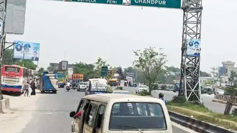সকালে হাঁটতে বেরিয়ে মহাসড়কে প্রাণ গেল দম্পতির