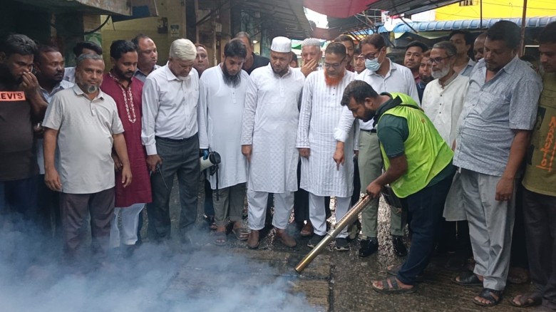 তিন দিনে একদিন, জমা পানি ফেলে দিন’—ডেঙ্গু প্রতিরোধে নগরবাসীক