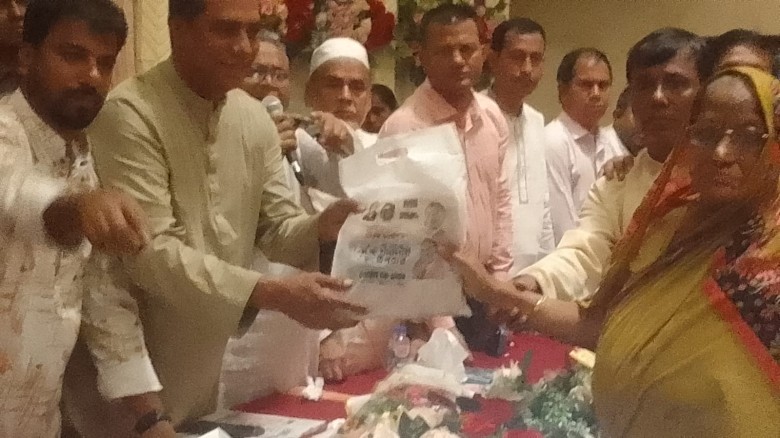 পটিয়ায় পুজারীদের মাঝে প্রধানমন্ত্রীর উপহার তুলে দিলেন এমপি এ