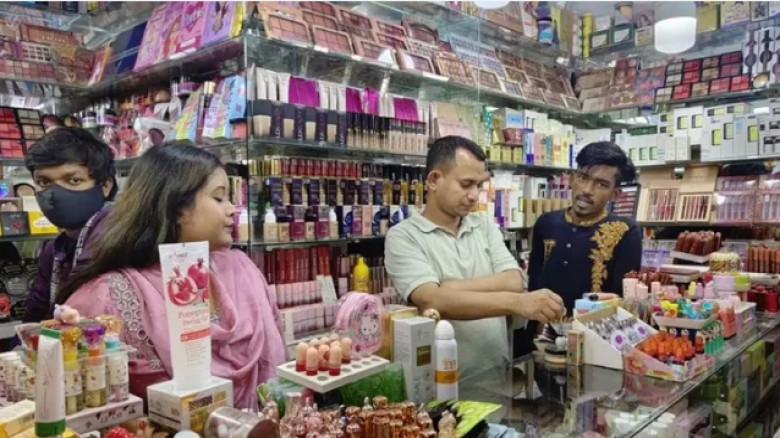 চট্টগ্রামে পূজার সাজে নকল প্রসাধনীর ঝুঁকি, বাড়ছে উদ্বেগ