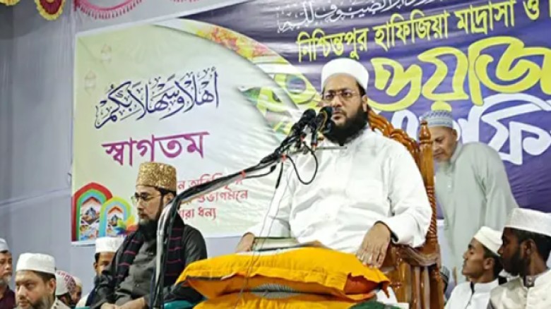 ‘সাংবাদিকদের কুত্তার মতো পেটানো দরকার’ মন্তব্য করে সমালোচনায় আব্বাসী...