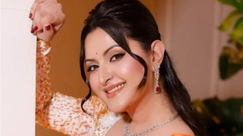 চট্টগ্রাম থেকে বিমানে করে পরীর জন্য শিউলি ফুল পাঠাল একব্যক্ত