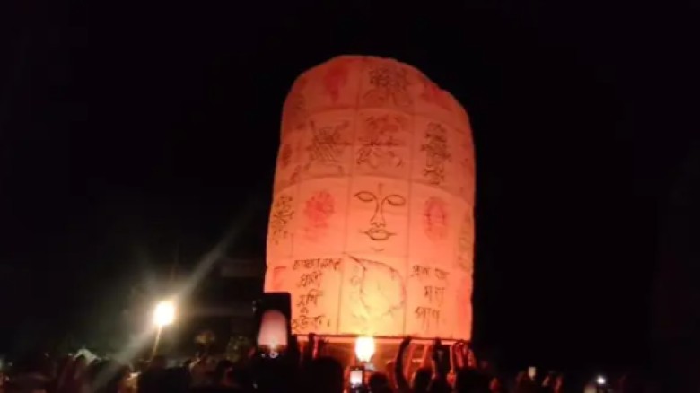 প্রবারণা পূর্ণিমায় ফানুসে রঙিন রামুর আকাশ